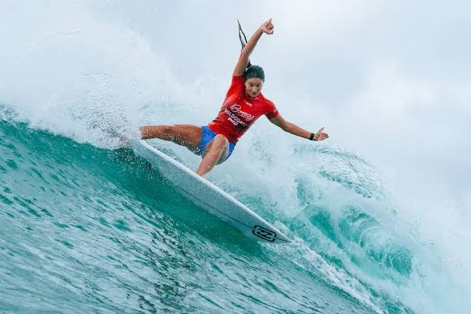 Brasileira Luana Silva é eliminada e estrangeiras dominam na repescagem feminina do Vivo Rio Pro 2025