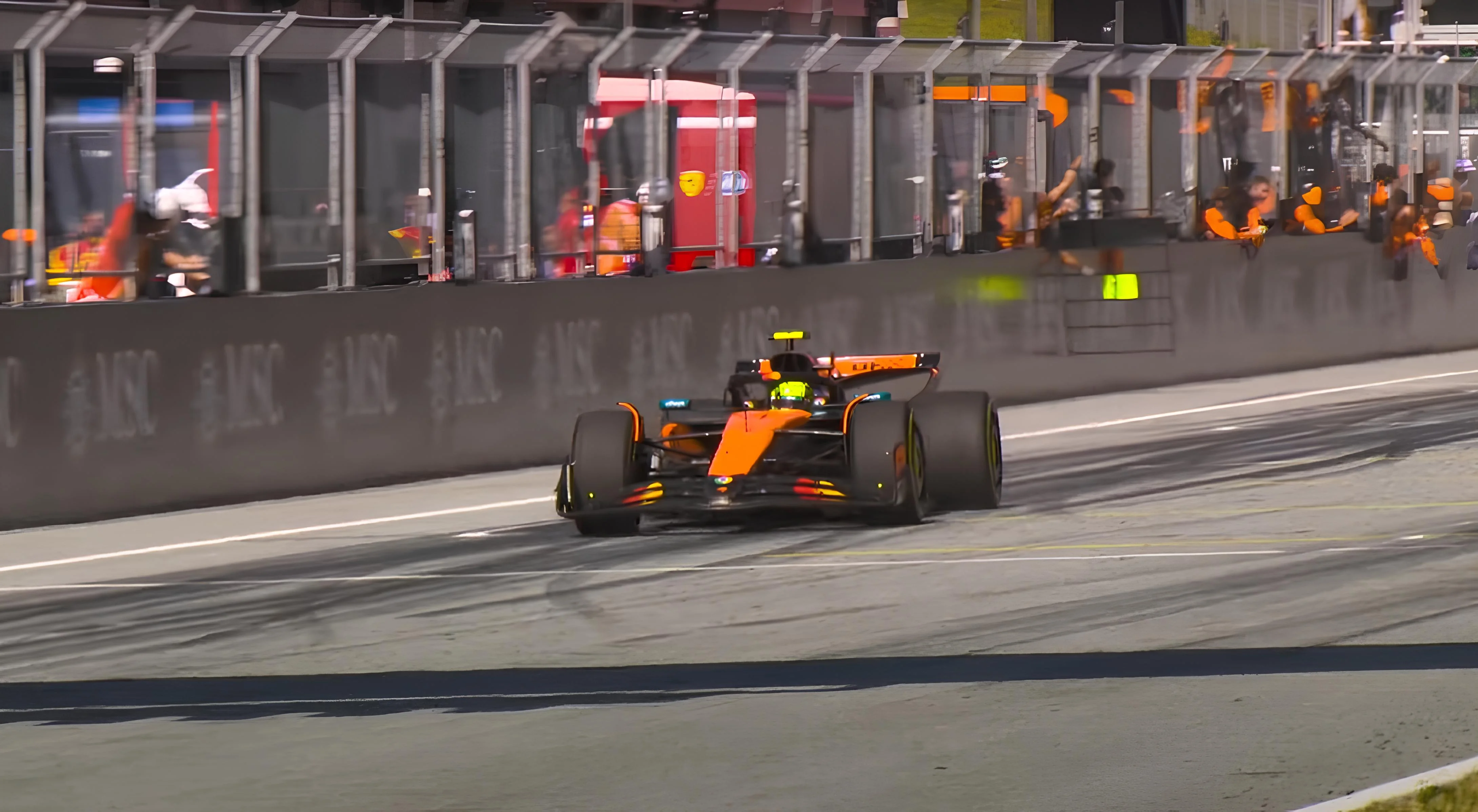 McLaren Domina, Red Bull Afunda e Bortoleto Faz História na Áustria